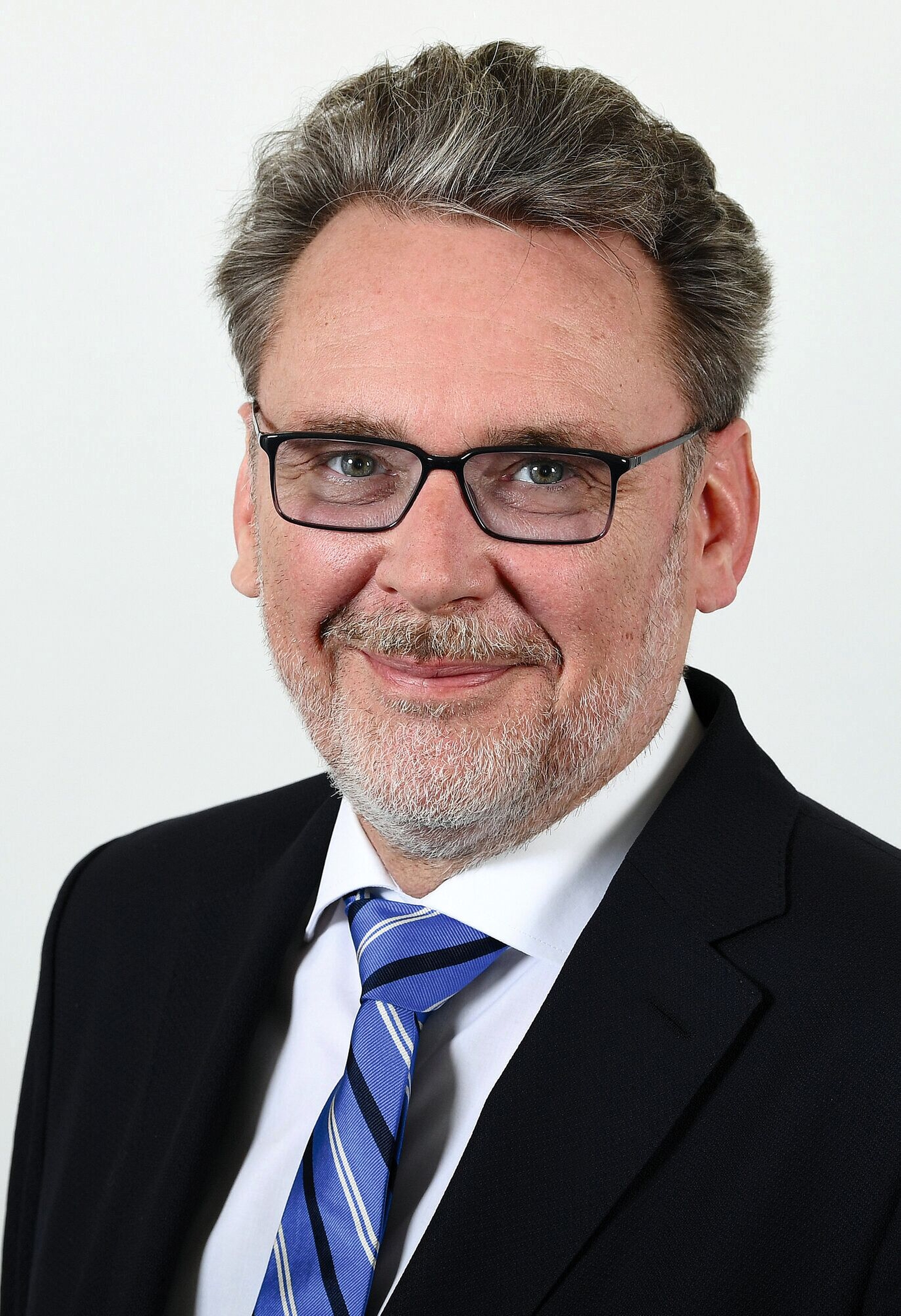 Dr. Torsten Tomppert ist Präsident der Landeszahnärztekammer Baden-Württemberg sowie Vorsitzender des Vorstands der Kassenzahnärztlichen Vereinigung Baden-Württemberg.