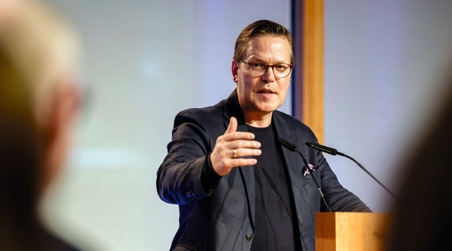 Tino Sorge (CDU), parlamentarischer Staatssekretär im BMG, beim KZBV-Frühjahrsempfang 2026 in Berlin Plädiert für die Finanzierung der Gesundheitsversorgung von Bürgergeldbeziehern aus Steuermitteln: Tino Sorge (CDU), parlamentarischer Staatssekretär im BMG.