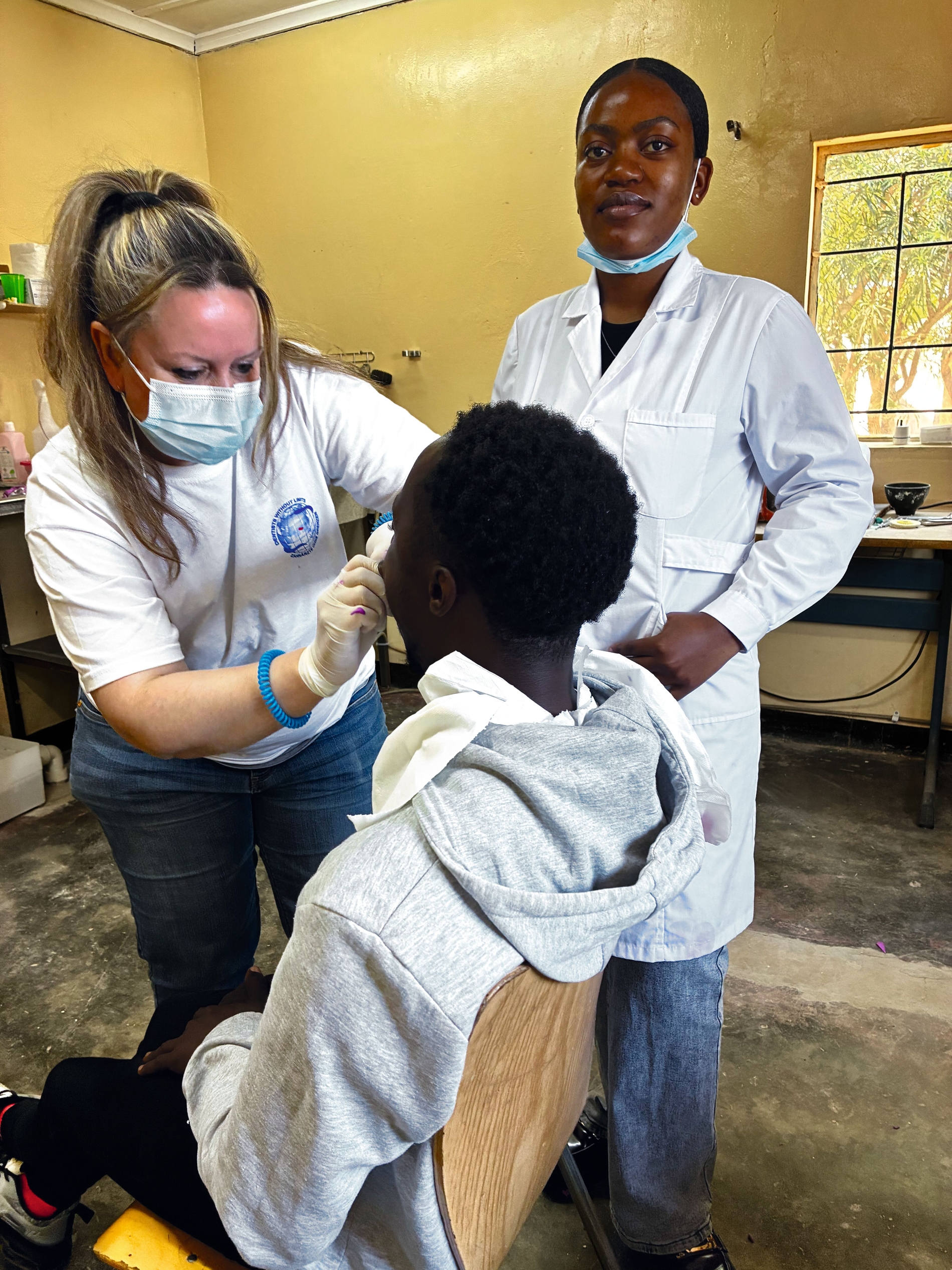 Zahnärzte ohne Grenzen und „Ein Haus für Kinder“ in Sambia Zahnärzte ohne Grenzen und „Ein Haus für Kinder“ in Sambia