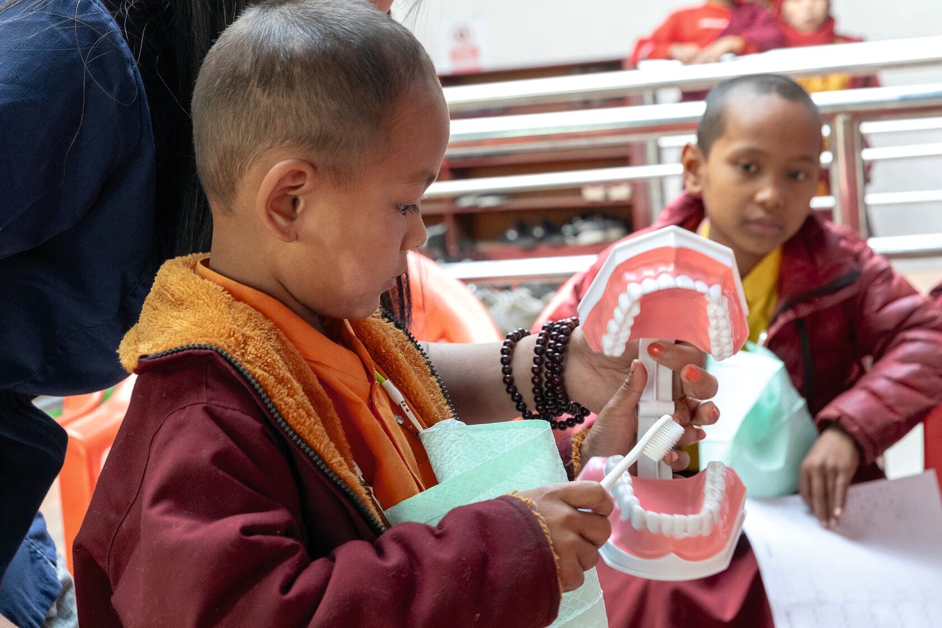 Im zahnmedizinischen Hilfseinsatz mit Global Dental Relief in Nepal. Im zahnmedizinischen Hilfseinsatz mit Global Dental Relief in Nepal.