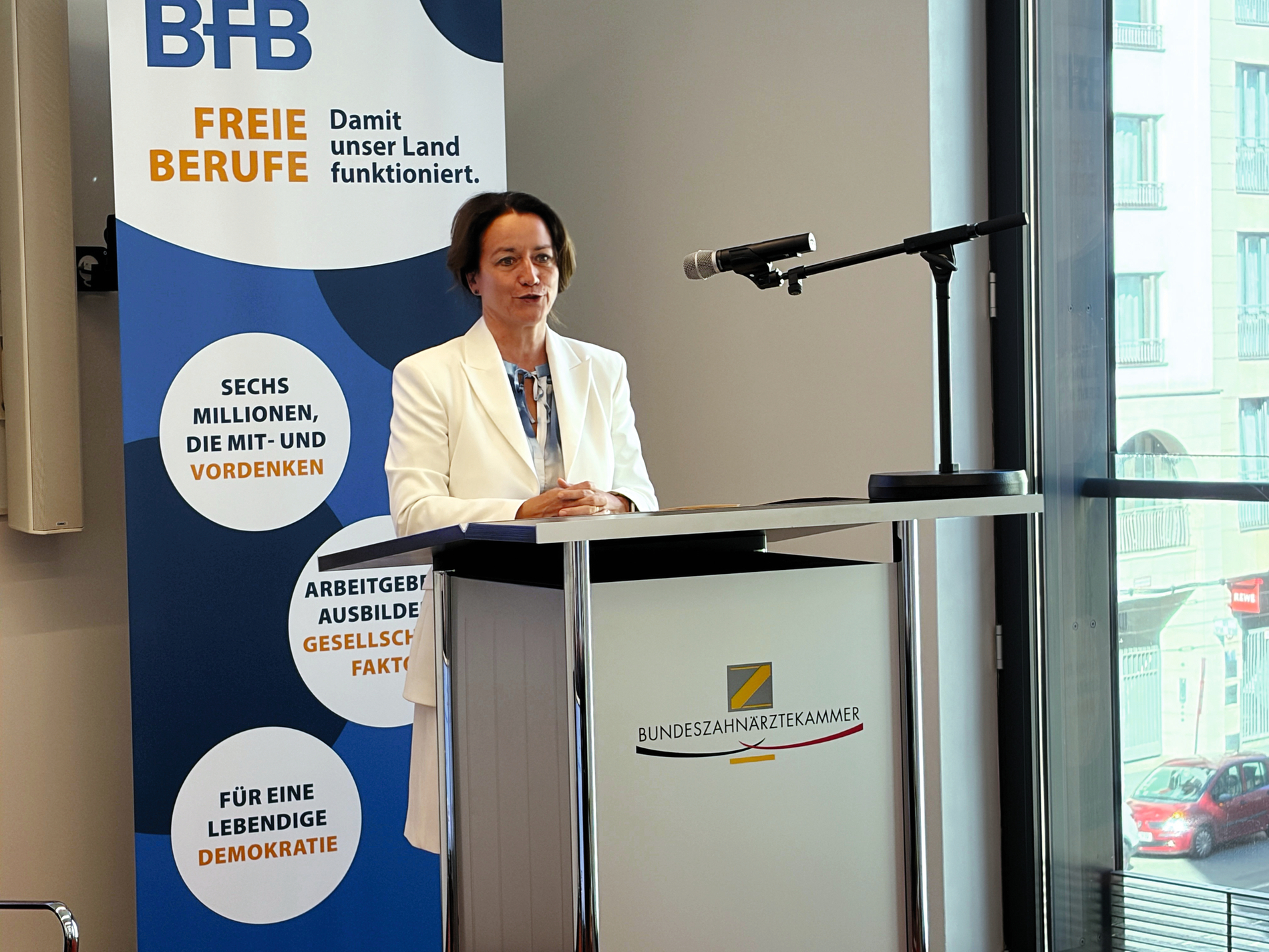 BZÄK-Präsidentin Dr. Romy Ermler BZÄK-Präsidentin Dr. Romy Ermler bei der BFB-Veranstaltung am 30.06.2026 in Berlin
