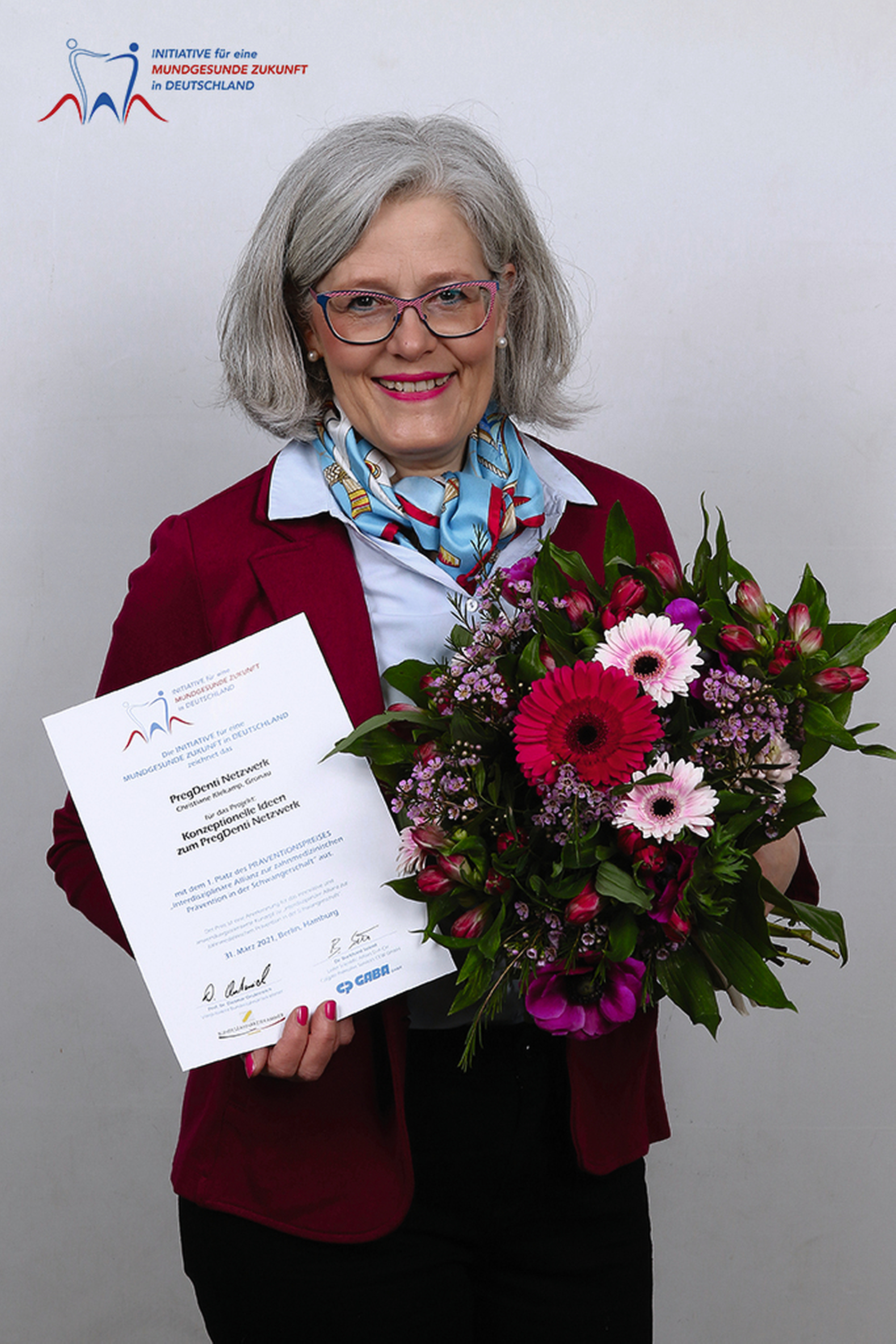 Im Jahr 2020 erhielt die Hebamme und Pflegemanagerin Christiane Klekamp den Preis für ihre „Konzeptionellen Ideen zum PregDenti Netzwerk“. Das Im Jahr 2020 erhielt die Hebamme und Pflegemanagerin Christiane Klekamp den Preis für ihre „Konzeptionellen Ideen zum PregDenti Netzwerk“. Das