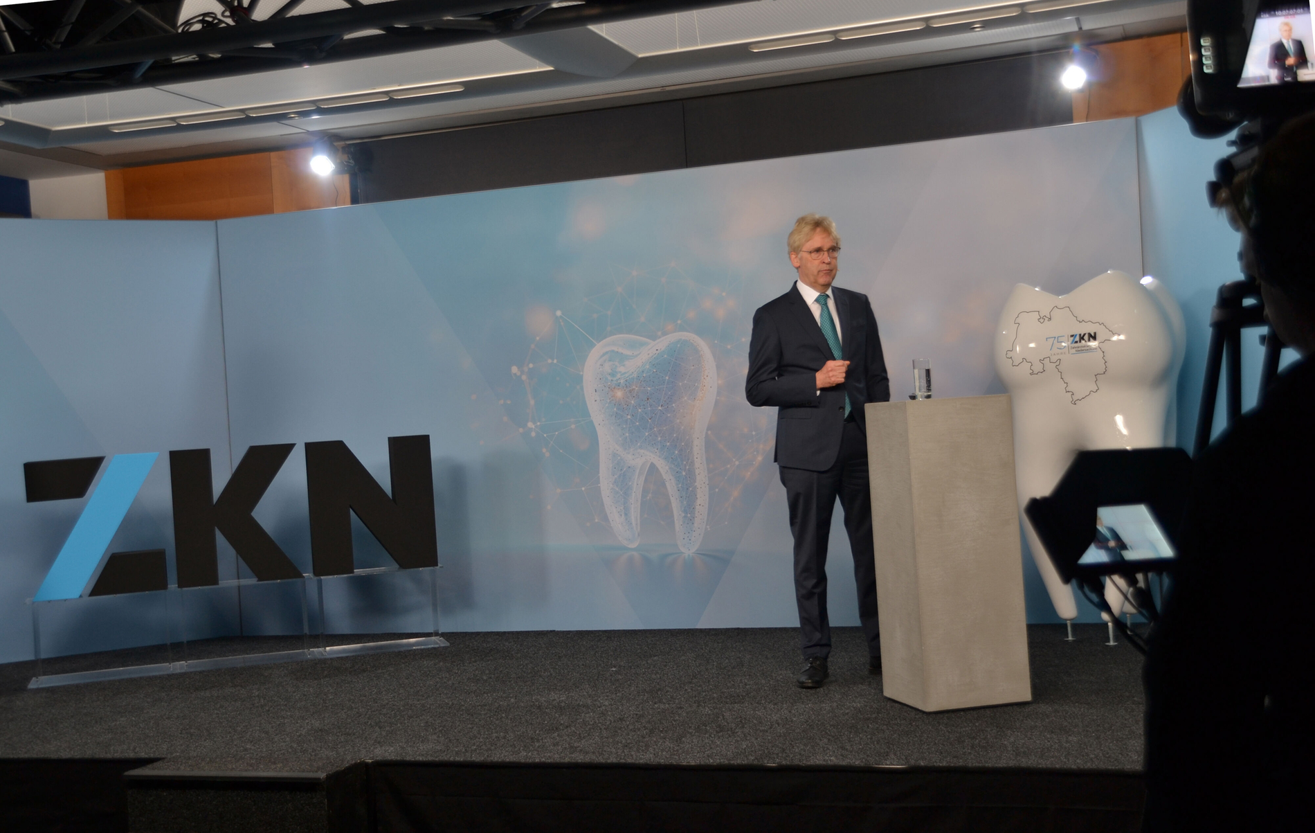 Der Präsident der Zahnärztekammer Niedersachsen, Henner Bunke, D.M.D./Univ. of Florida