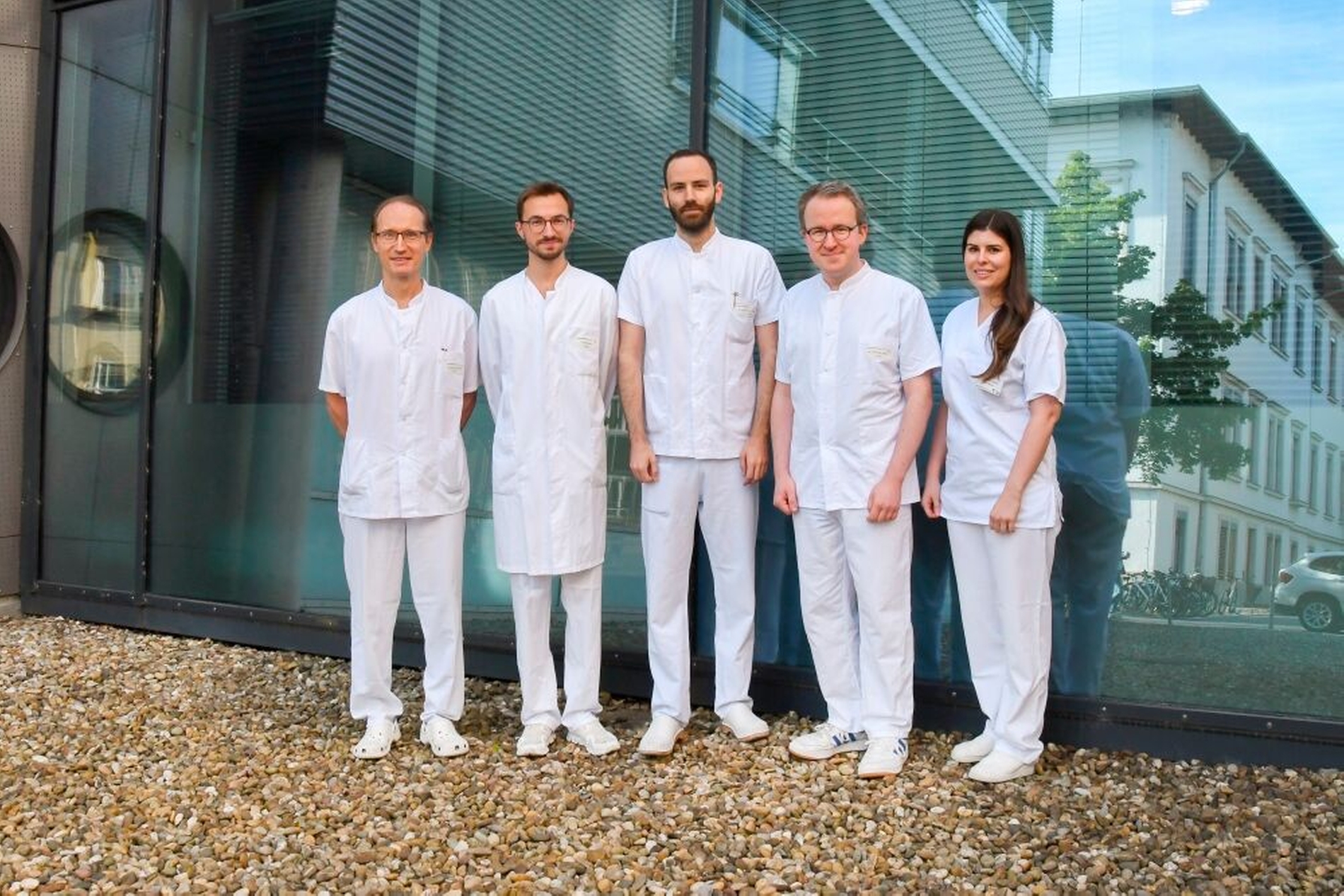 Das Team der Poliklinik für Zahnärztliche Prothetik am Uniklinikum Würzburg druckt innovative Übungszähne für die Lehre, v.l.n.r.: Prof. Dr. Marc Schmitter, Johannes Schrenker, Dr. Michael del Hougne, PD Dr. Christian Höhne und Assistenzärztin Isabella Di Lorenzo.