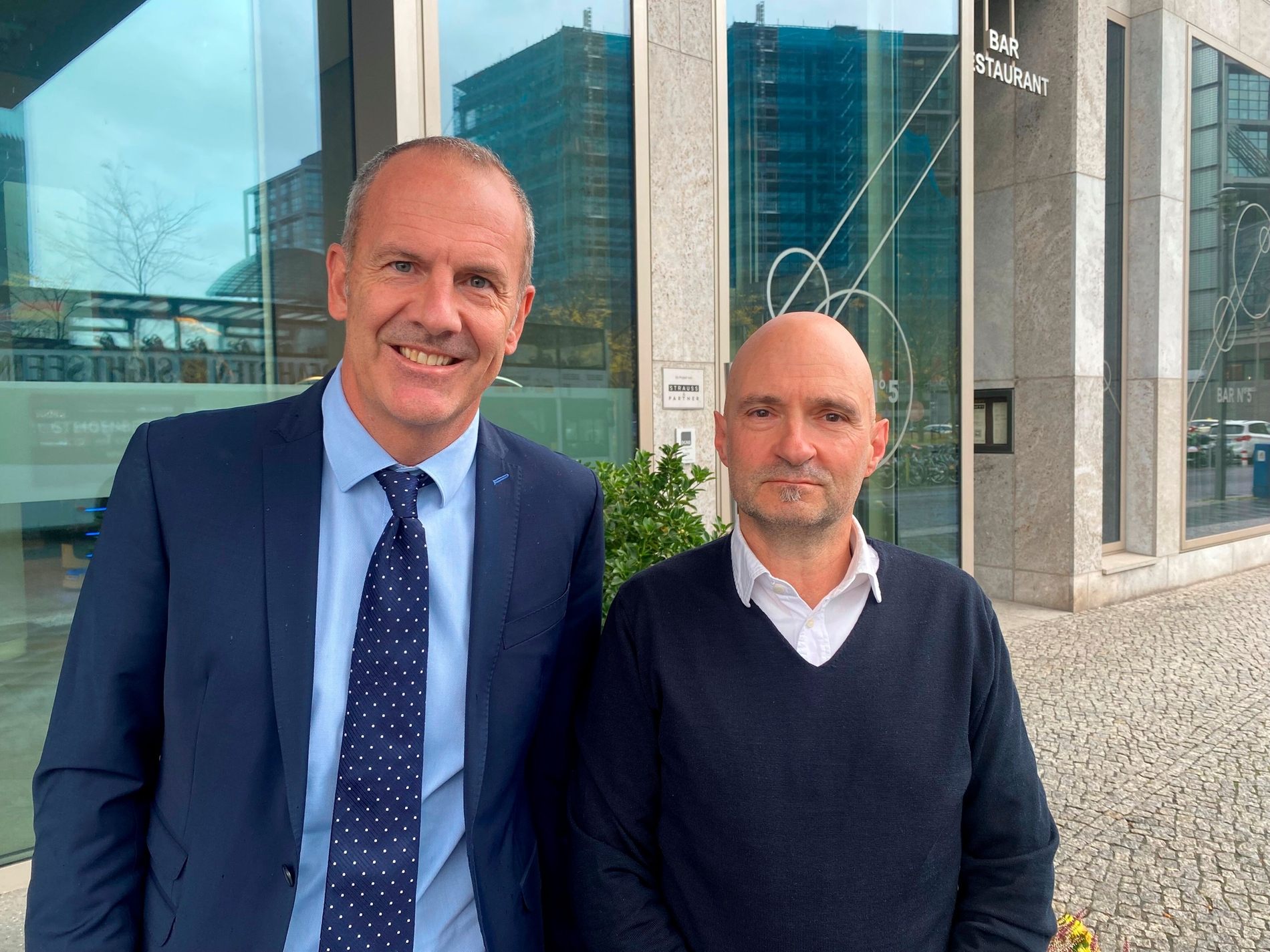 DGZMK: Ausgeschiedene Beisitzer: Dr. Stefan Ries und Dr. Jens Baresel.