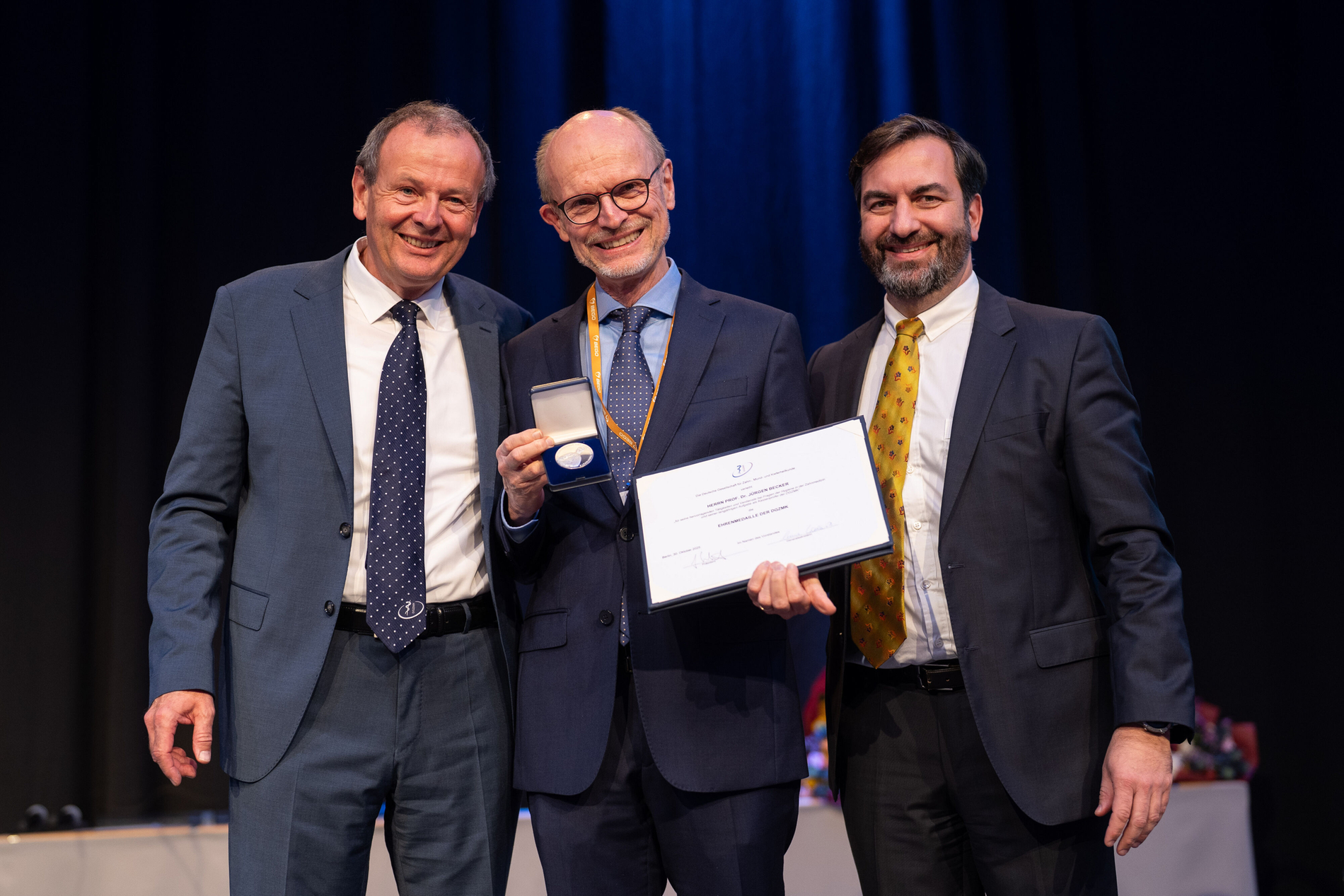 Ehrenmedaille für Verdienste um die Hygiene in der Zahnmedizin für Prof. Dr. Jürgen Becker