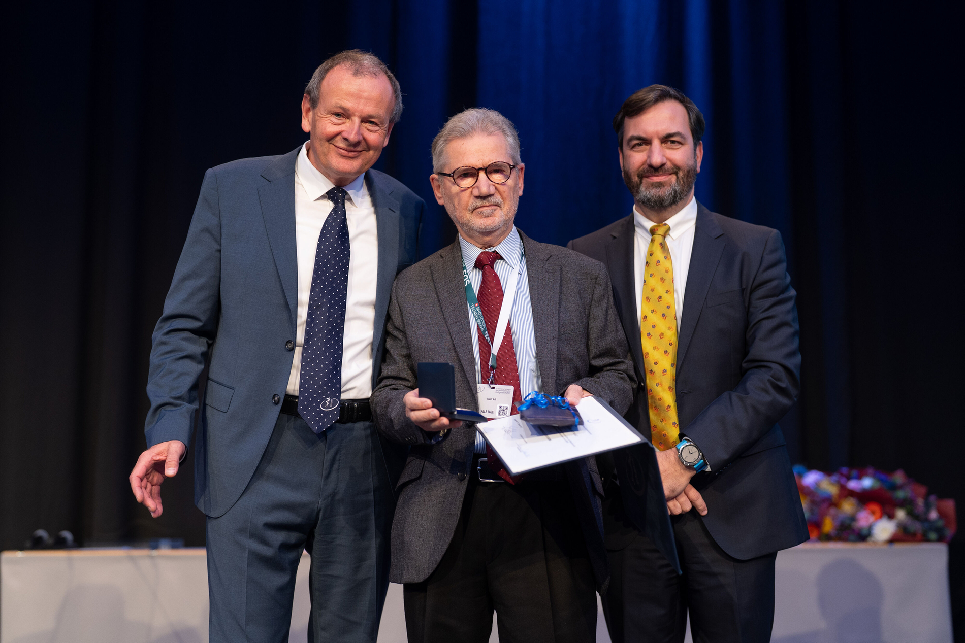 Ehrenmedaille für besondere wissenschaftliche Verdienste für Prof. Dr. Dr. Kurt W. Alt