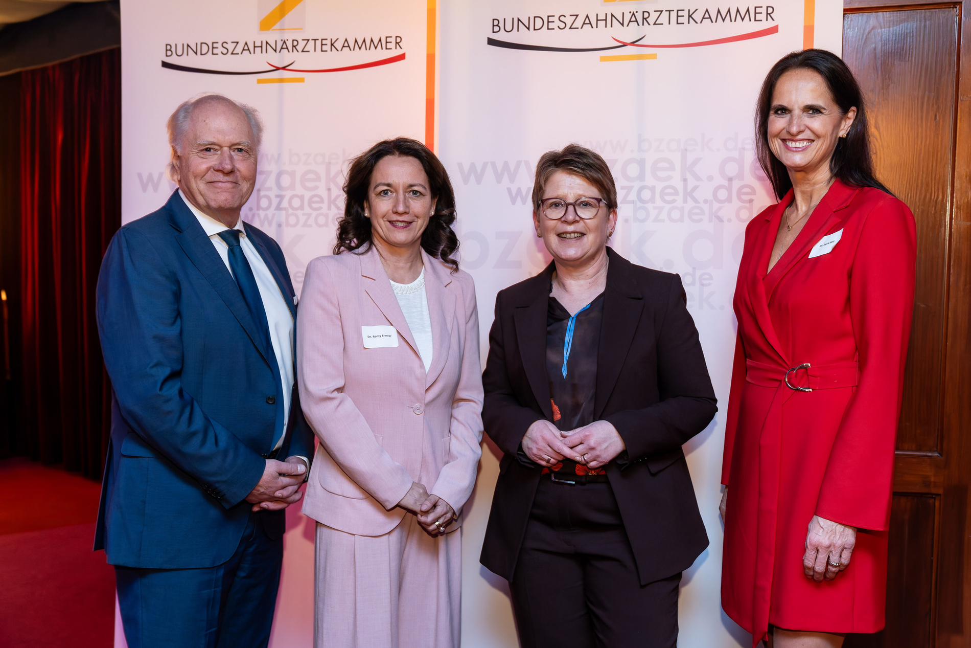 Vorstand der Bundeszahnärztekammer mit Dr. Tanja Machalet (2.v.r), Vorsitzende Gesundheitsausschuss Bundestag