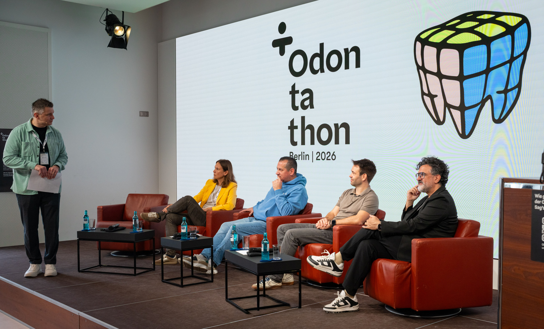 Im Gespräch diskutieren Jessica Hanneken, Vice President Investment & Political Affairs bei BFS health finance, BSF Senior Strategy Consultant Alexander Haese, BSF-Geschäftsführer Martin Nokaj und Dr. Cyrus Alamouti, Zahnarzt und wiederholter Teilnehmer, über Hintergründe, Ziele und die diesjährigen Schwerpunktthemen des Odontathon.