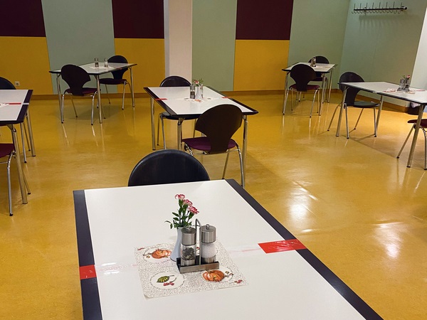 Tische_Neue_Sitzordnung.jpg Tische_Neue_Sitzordnung.jpg